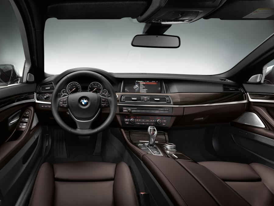 Торпедо BMW 535i Sedan Luxury Line (F10) 2013 года  (фото 24 из 40)